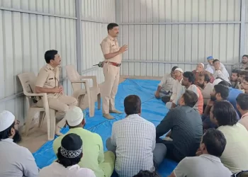 ಕೋಲಾರ ಜಿಲ್ಲಾ ಪೊಲೀಸರು ವಾಹನ ಗ್ಯಾರೇಜ್ ಮಾಲೀಕರಿಗೆ ಜಾಗೃತಿ ಮೂಡಿಸಿದರು